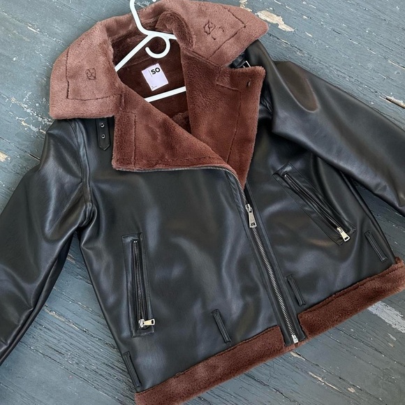 Black and brown faux leather jacket with a fur-lined hood - Picture 6 of 7
